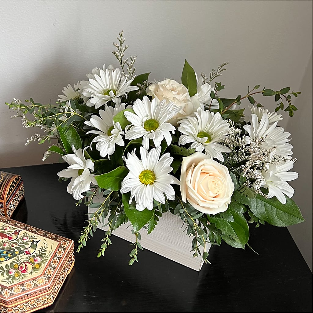 Fresh Linen Box Bouquet – Ridge Florist Inc, Sebring FL